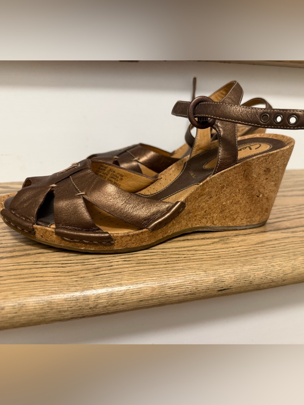 Clarks Artisan Bronze Metallic Leather Cork Wedge Sandals | NWOT | Size 8.5